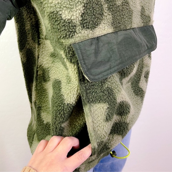 Champion Camouflage Hoodie Long Sleeve Pullover Sherpa Jacket Green size M NWT - Picture 5 of 10